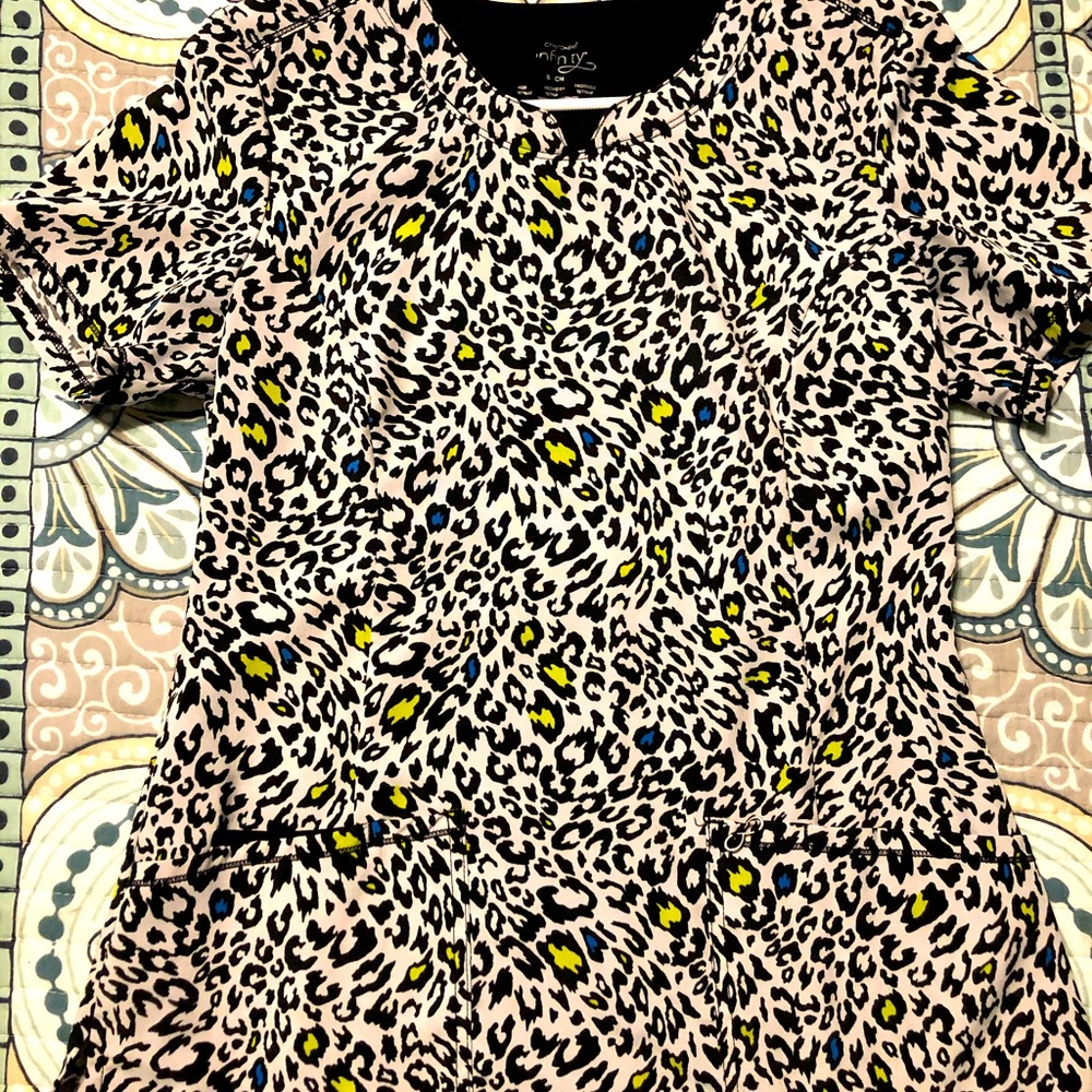 Infinity scrub top small
